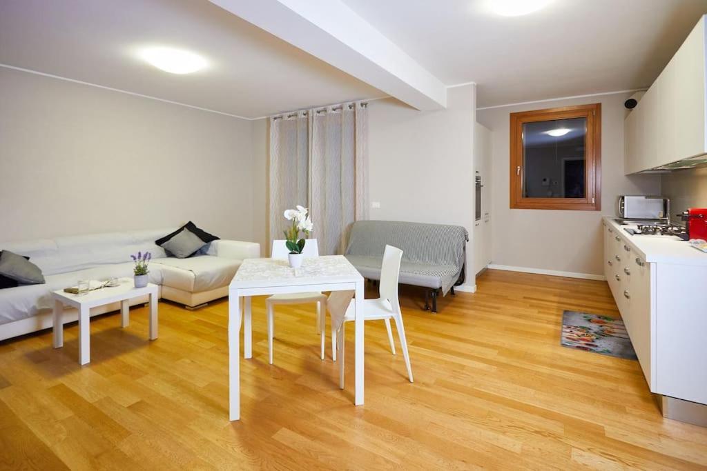Center Aviano Comfort Suite Free Parking Wifi Екстериор снимка